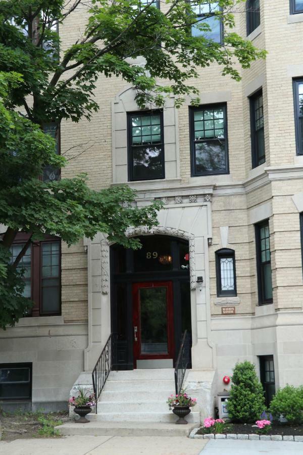 Stylish Studio In Brookline-5Min Train To Boston.. #2 Zewnętrze zdjęcie